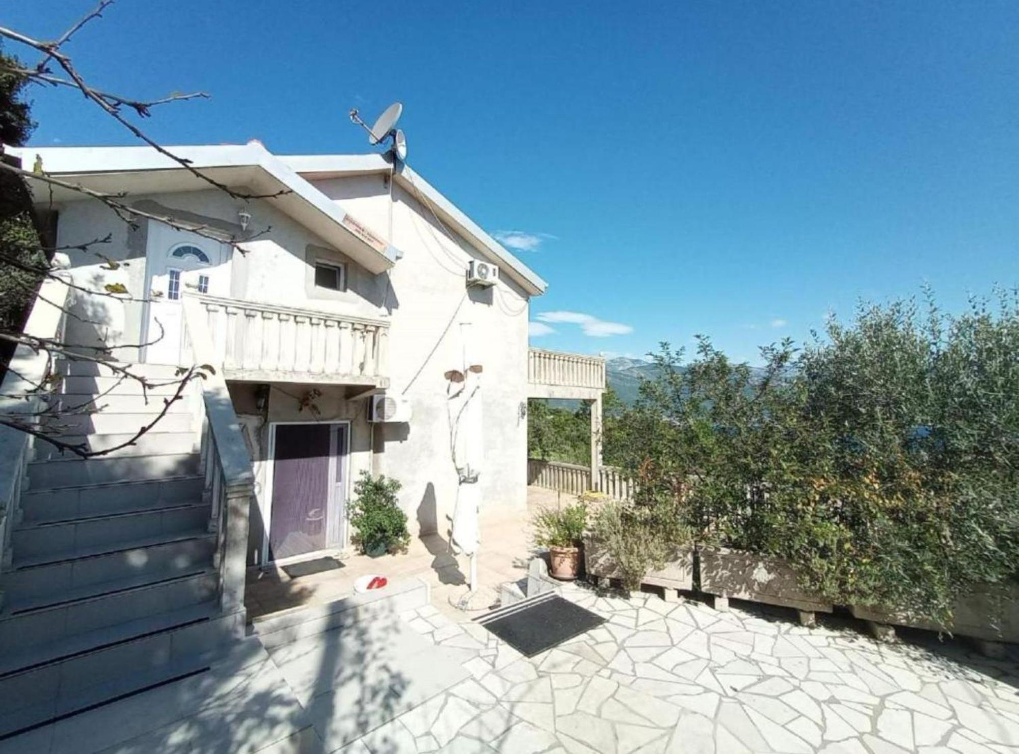 Relax With Stunning Sea & Mountain Views Tivat